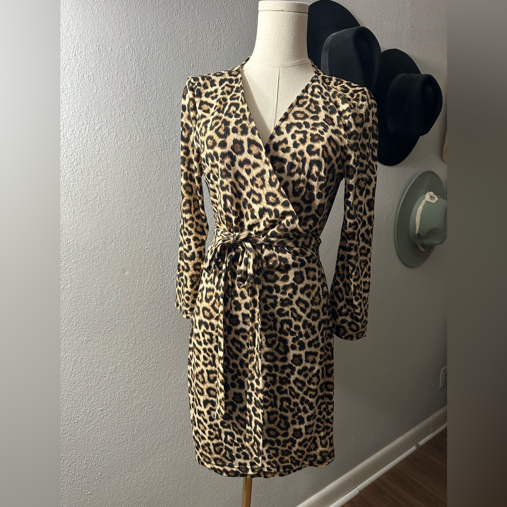 Fun and sexy leopard wrap dress - size small